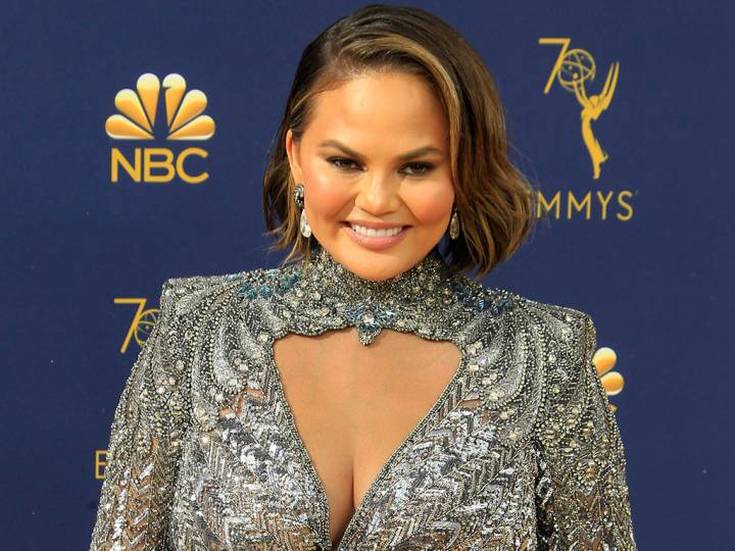 Chrissy Teigen slams baby-body shamer reminds people what to never say to new moms along with Julie Romanowski children's behaviour & discipline specialist and one of North America's number one parenting experts, Global National News has the full story on why Chrissy Teigen and Julie Romanowski talk about the things you should never say to new Mom's or women in general, contact Julie Romanowski who is a parenting coach that helps parents with empowering themselves into being confident parents with a purpose, www.missbehaviour.ca